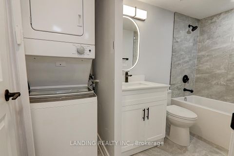 Photo 14 at 716 - 909 Bay Street, Bay Street Corridor, Toronto