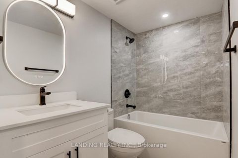 Photo 15 at 716 - 909 Bay Street, Bay Street Corridor, Toronto