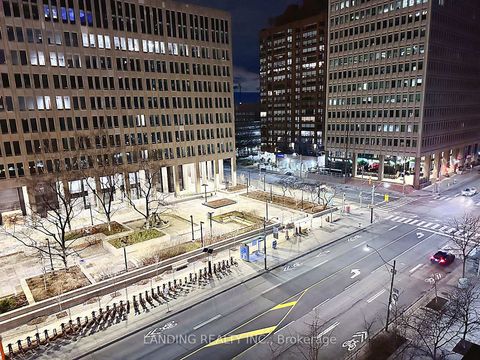 Photo 18 at 716 - 909 Bay Street, Bay Street Corridor, Toronto