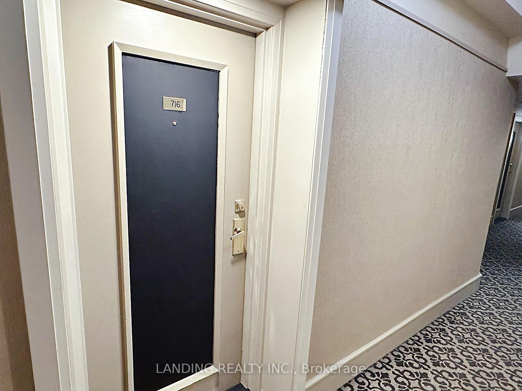 Photo 2 at 716 - 909 Bay Street, Bay Street Corridor, Toronto Photo 2 at 716 - 909 Bay Street, Bay Street Corridor, Toronto