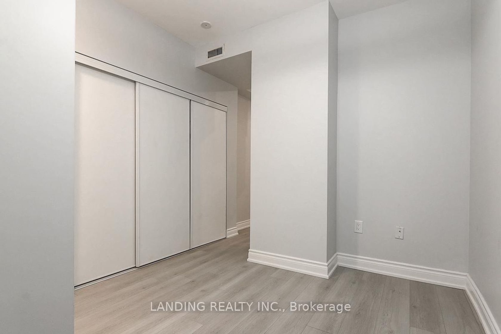 Photo 5 at 716 - 909 Bay Street, Bay Street Corridor, Toronto Photo 5 at 716 - 909 Bay Street, Bay Street Corridor, Toronto