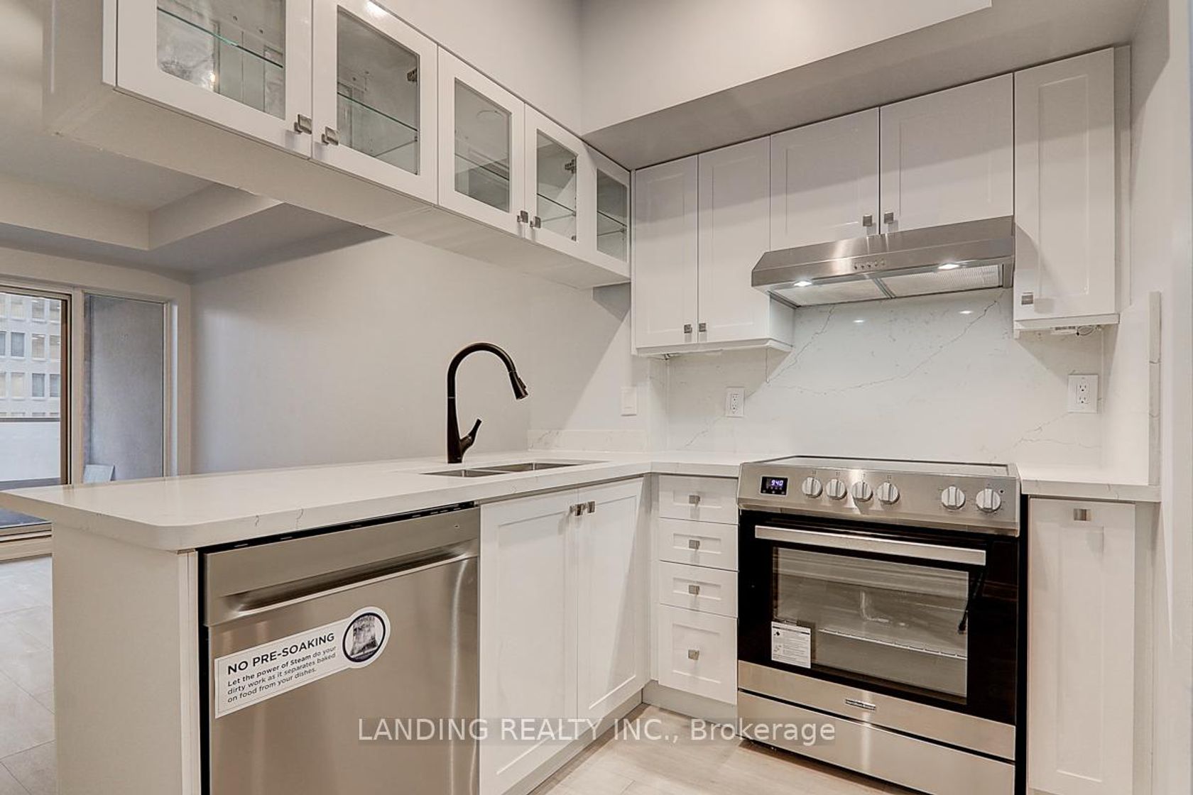 Photo 6 at 716 - 909 Bay Street, Bay Street Corridor, Toronto Photo 6 at 716 - 909 Bay Street, Bay Street Corridor, Toronto