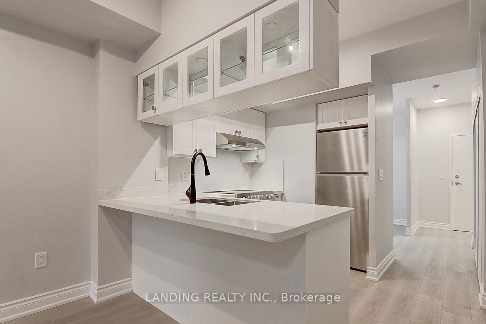 Photo 10 at 716 - 909 Bay Street, Bay Street Corridor, Toronto Photo 10 at 716 - 909 Bay Street, Bay Street Corridor, Toronto