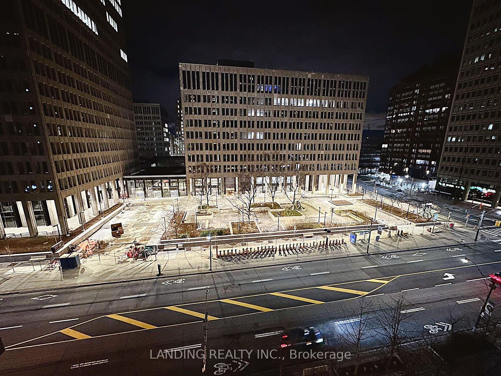 Photo 19 at 716 - 909 Bay Street, Bay Street Corridor, Toronto Photo 19 at 716 - 909 Bay Street, Bay Street Corridor, Toronto