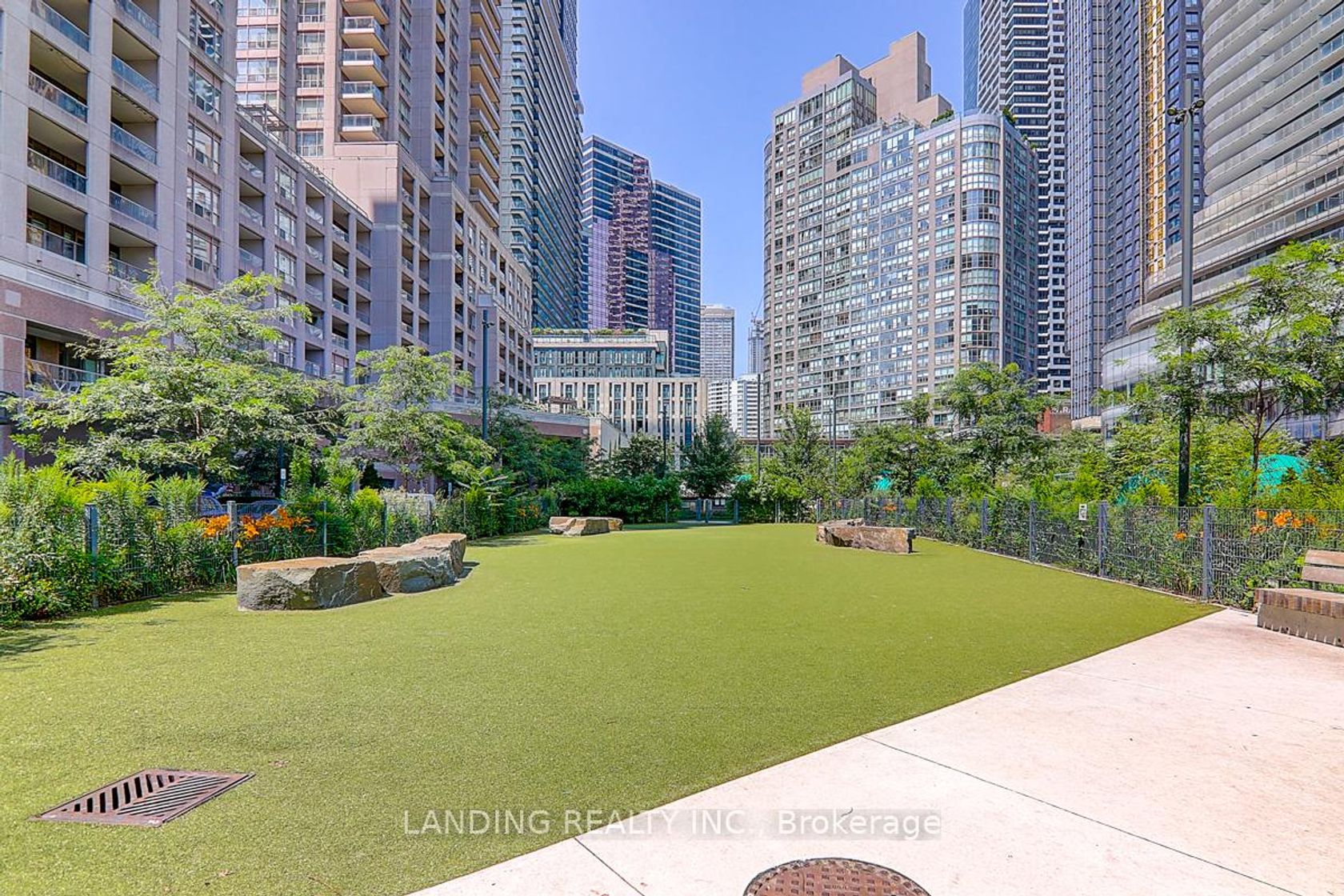 Photo 23 at 716 - 909 Bay Street, Bay Street Corridor, Toronto Photo 23 at 716 - 909 Bay Street, Bay Street Corridor, Toronto