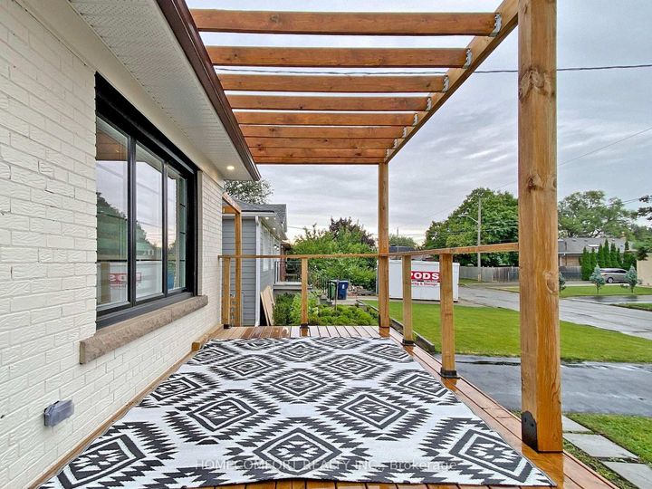 Photo 2 at 270 Brighton Avenue, Bathurst Manor, Toronto