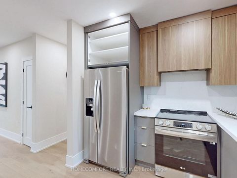 Photo 15 at 270 Brighton Avenue, Bathurst Manor, Toronto