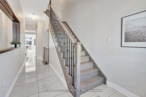 Photo 2 at 17 Kingsville Lane, Mill Pond, Richmond Hill