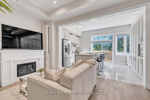 Photo 5 at 17 Kingsville Lane, Mill Pond, Richmond Hill