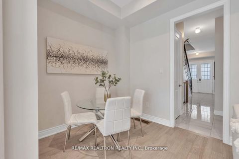 Photo 9 at 17 Kingsville Lane, Mill Pond, Richmond Hill