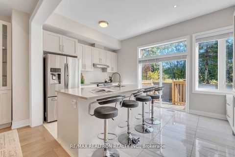 Photo 10 at 17 Kingsville Lane, Mill Pond, Richmond Hill