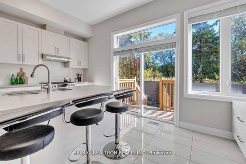 Photo 13 at 17 Kingsville Lane, Mill Pond, Richmond Hill