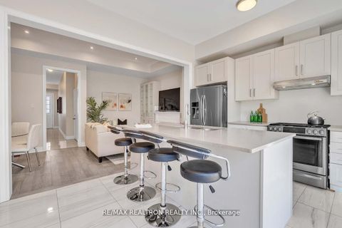 Photo 16 at 17 Kingsville Lane, Mill Pond, Richmond Hill