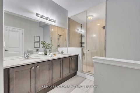 Photo 21 at 17 Kingsville Lane, Mill Pond, Richmond Hill