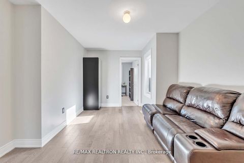 Photo 24 at 17 Kingsville Lane, Mill Pond, Richmond Hill