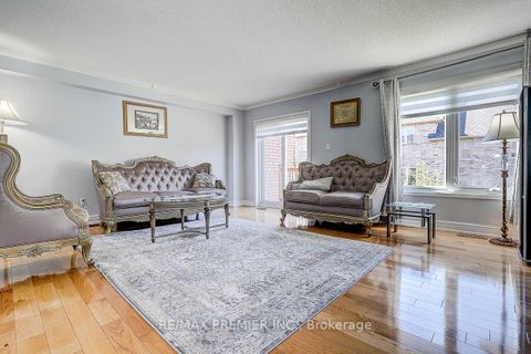 Photo 3 at 22 Michelle Drive, East Woodbridge, Vaughan