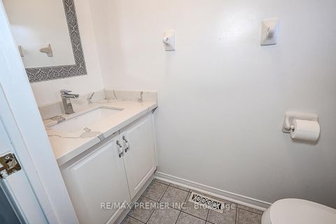 Photo 12 at 22 Michelle Drive, East Woodbridge, Vaughan