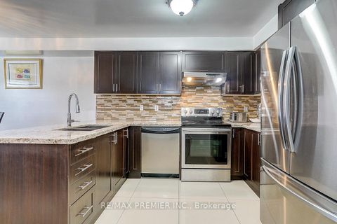 Photo 15 at 22 Michelle Drive, East Woodbridge, Vaughan