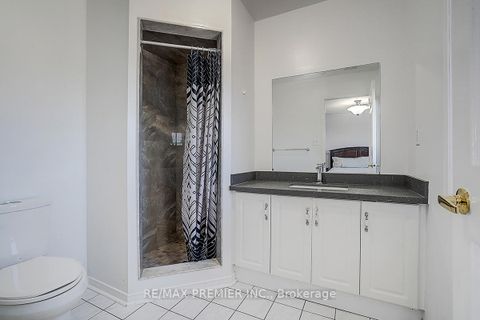 Photo 26 at 22 Michelle Drive, East Woodbridge, Vaughan