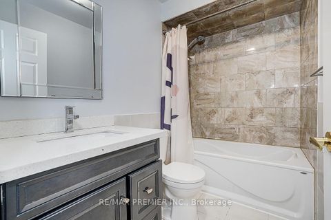 Photo 31 at 22 Michelle Drive, East Woodbridge, Vaughan