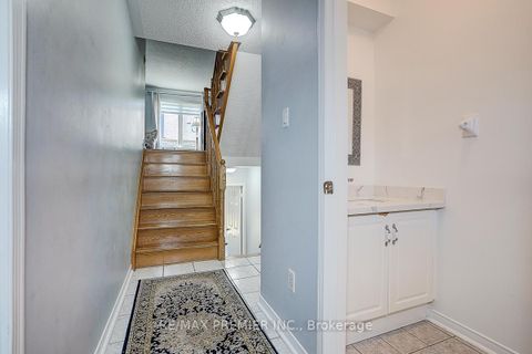 Photo 32 at 22 Michelle Drive, East Woodbridge, Vaughan