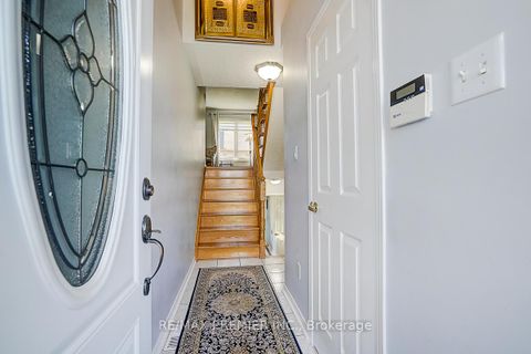 Photo 33 at 22 Michelle Drive, East Woodbridge, Vaughan