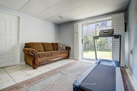 Photo 34 at 22 Michelle Drive, East Woodbridge, Vaughan