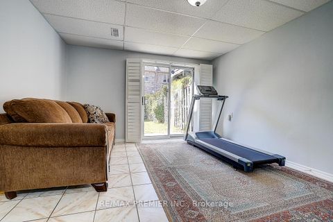 Photo 35 at 22 Michelle Drive, East Woodbridge, Vaughan