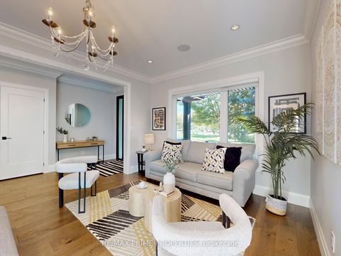 Photo 2 at 116 Pinegrove Avenue, Cliffside, Toronto