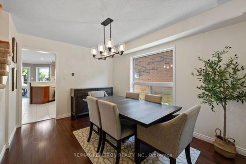 Photo 7 at 499 Silken Laumann Drive, Wyndham, Newmarket