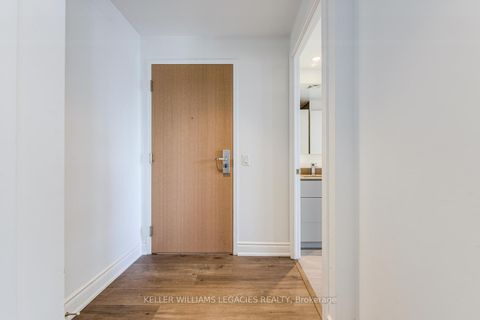 Photo 2 at 3705 - 7 Grenville Street, Bay Street Corridor, Toronto