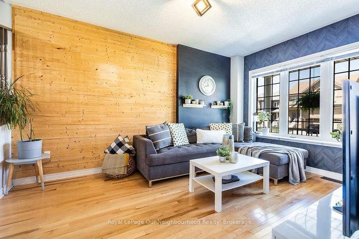 Photo 3 at 901 Groveland Avenue, Taunton, Oshawa