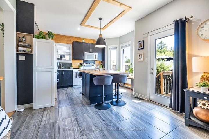 Photo 10 at 901 Groveland Avenue, Taunton, Oshawa