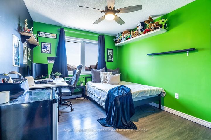 Photo 18 at 901 Groveland Avenue, Taunton, Oshawa