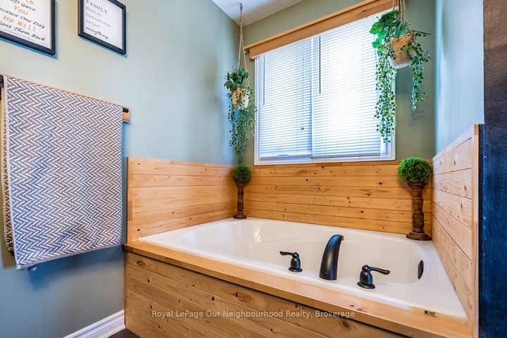 Photo 21 at 901 Groveland Avenue, Taunton, Oshawa