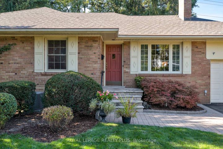 Photo 1 at 935 Hedge Drive, Lakeview, Mississauga