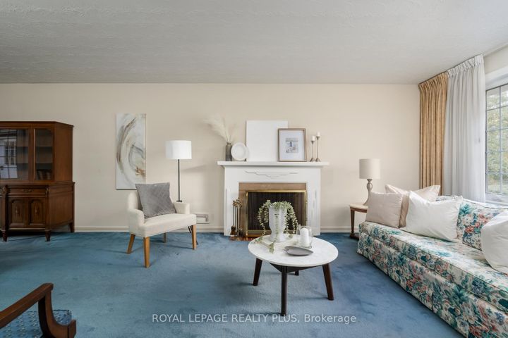 Photo 3 at 935 Hedge Drive, Lakeview, Mississauga