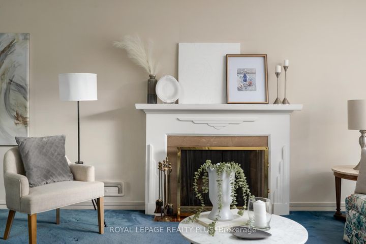 Photo 4 at 935 Hedge Drive, Lakeview, Mississauga