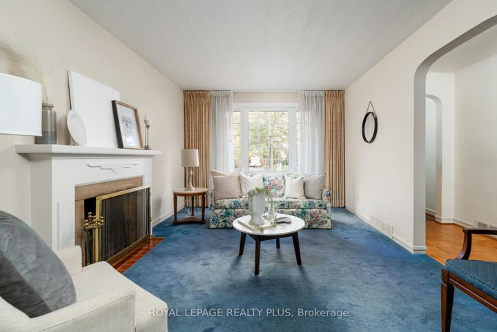 Photo 6 at 935 Hedge Drive, Lakeview, Mississauga