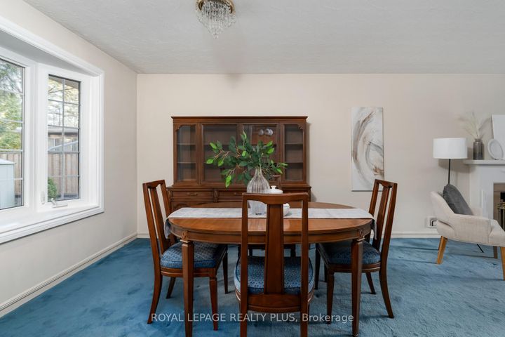 Photo 7 at 935 Hedge Drive, Lakeview, Mississauga