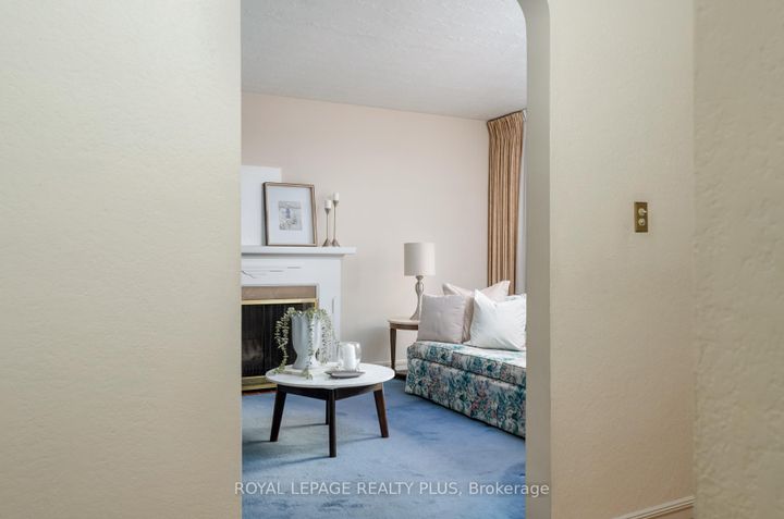 Photo 10 at 935 Hedge Drive, Lakeview, Mississauga