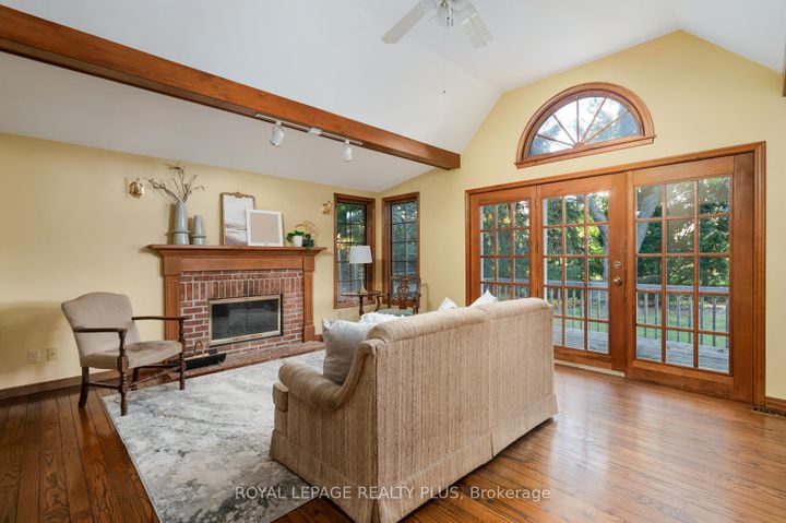 Photo 16 at 935 Hedge Drive, Lakeview, Mississauga