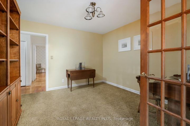 Photo 24 at 935 Hedge Drive, Lakeview, Mississauga
