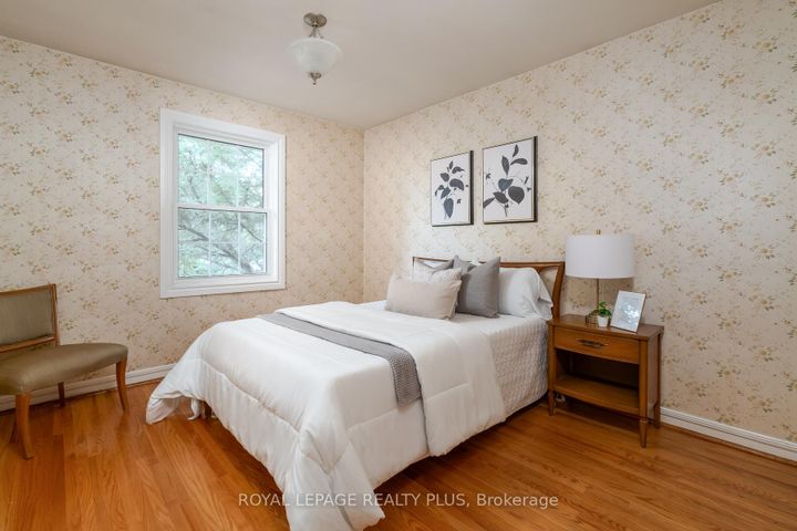 Photo 25 at 935 Hedge Drive, Lakeview, Mississauga