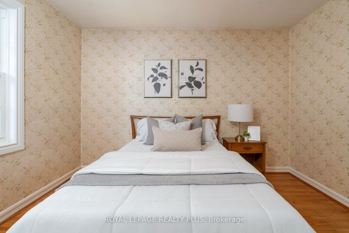 Photo 26 at 935 Hedge Drive, Lakeview, Mississauga