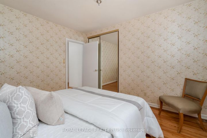 Photo 27 at 935 Hedge Drive, Lakeview, Mississauga