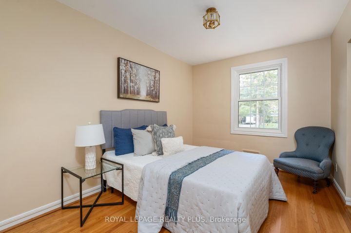 Photo 28 at 935 Hedge Drive, Lakeview, Mississauga