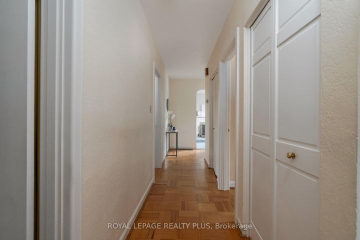 Photo 31 at 935 Hedge Drive, Lakeview, Mississauga