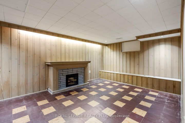 Photo 43 at 935 Hedge Drive, Lakeview, Mississauga