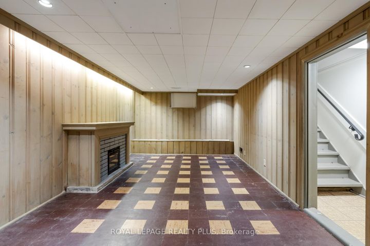 Photo 44 at 935 Hedge Drive, Lakeview, Mississauga